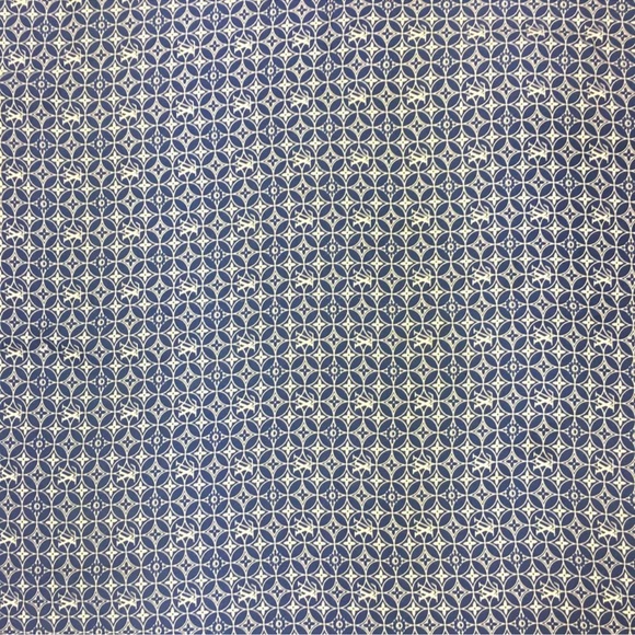 255 Louis Vuitton LV Extra Large 100% Silk Scarf - Picture 6 of 7